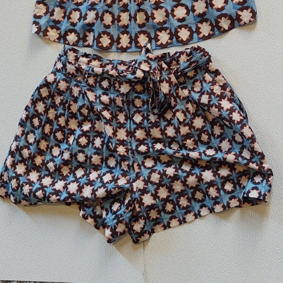 Loft Paperbag Pull On Shorts In Sunwashed Floral Linen Blend - Picture 3 of 7